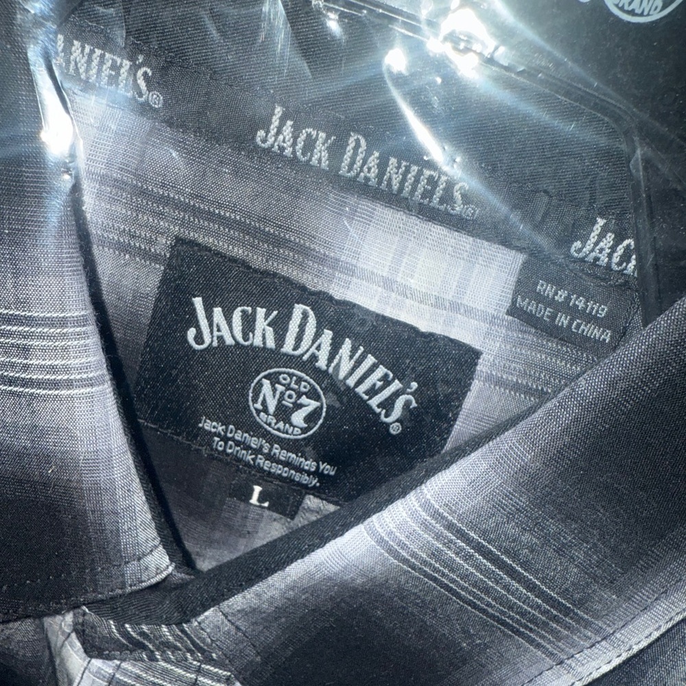 Jack Daniel's Pearl Snap Western Button up. - Picture 5 of 9